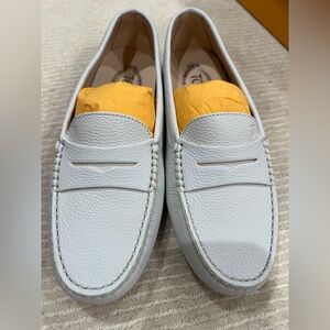 Tods Women’s Off-White Leather Loafers
